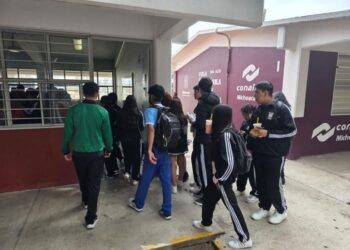 ¡Bravo, Genios! Invierten Millones En Un Teleférico Que Ahora Funciona… ¡Como Piscina!