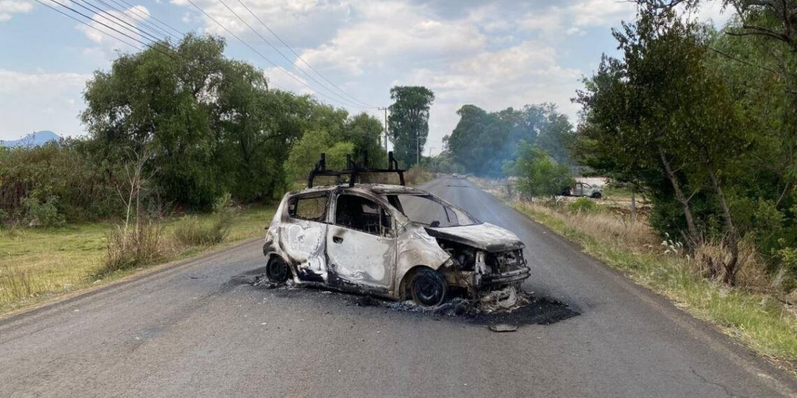 Normalistas Queman Tres Vehiculos En Tiripetio - El Día De Michoacán