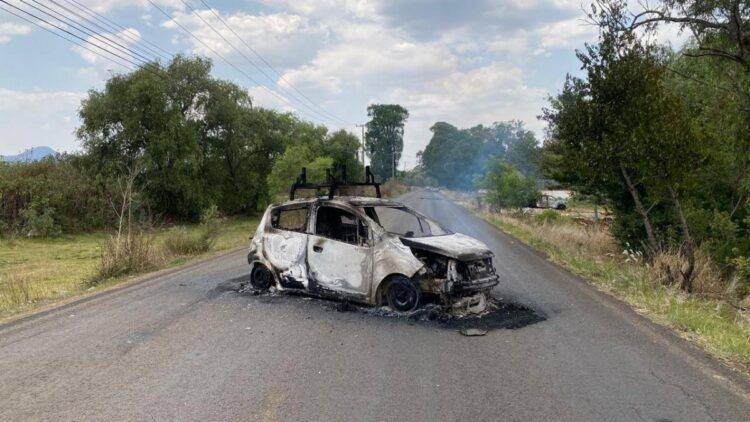 Normalistas Queman Tres Vehiculos En Tiripetio - El Día De Michoacán