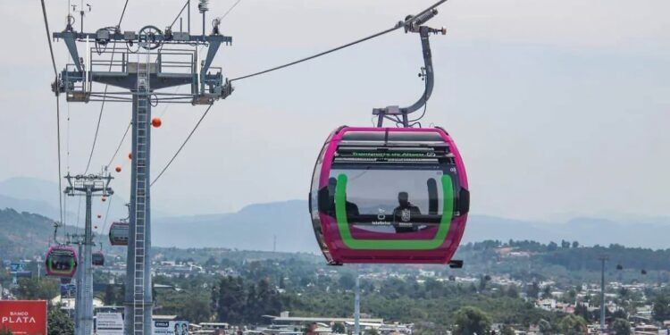¡Bravo, Genios! Invierten Millones En Un Teleférico Que Ahora Funciona… ¡Como Piscina!