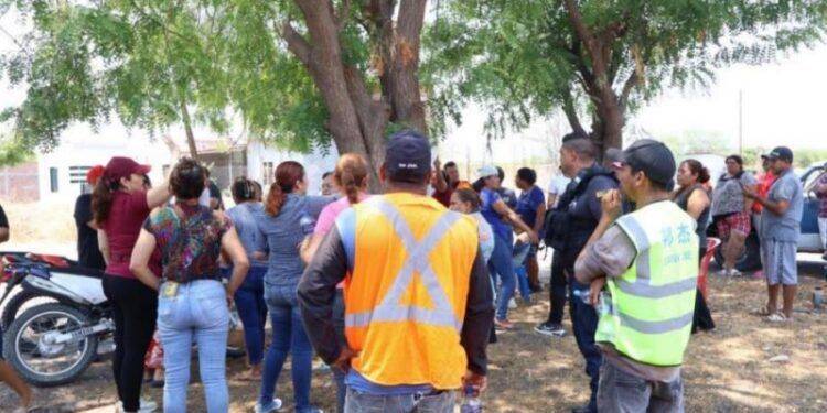 Muere campesino electrocutado mientras cortaba tamarindo en Múgica