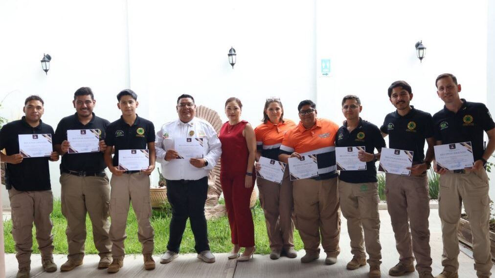 Buenavista Reconoce A Heroes Bomberos - El Día De Michoacán