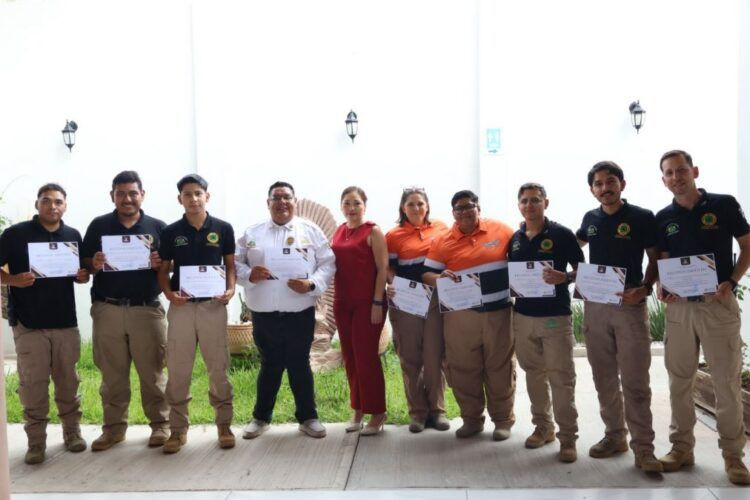 Buenavista Reconoce A Heroes Bomberos - El Día De Michoacán