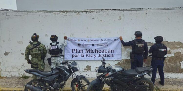 Guardianes Del Camino Aseguran A Dos Hombres Con Droga, Cartuchos Y Un Arma Calibre .50