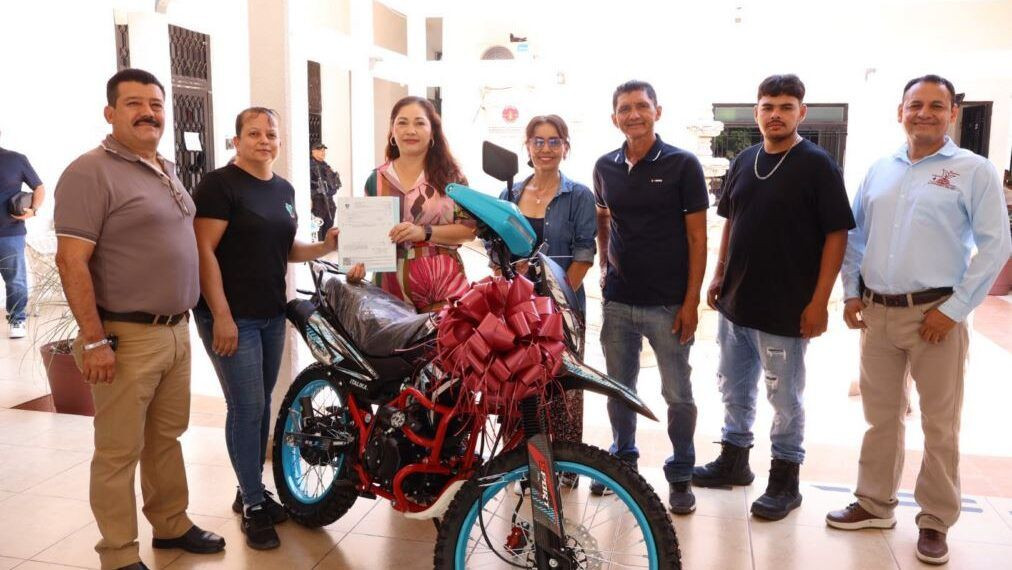 Ganadora De La Motocicleta Italika Dm 200 A - El Día De Michoacán
