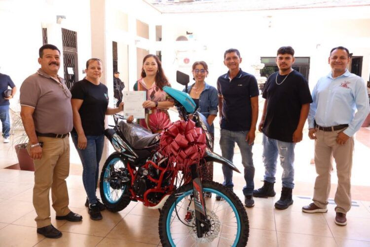 Ganadora De La Motocicleta Italika Dm 200 A - El Día De Michoacán