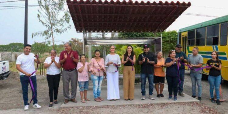 Gobierno de Apatzingán inaugura nueva parada de transporte en la colonia Rubén Romero