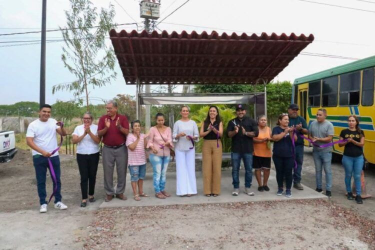 Naugura Nueva Parada De Transporte En La Colonia Ruben Romero - El Día De Michoacán