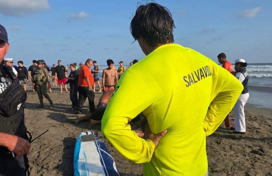 Salvan A Dos Turistas Patzcuarenses De Morir Ahogados En Playa Erendira - El Día De Michoacán