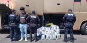 ¡65 Kilos De Mariguana En Simples Maletas! Mujer Fue Capturada Por Los Guardianes Del Camino En La Autopista De Occidente