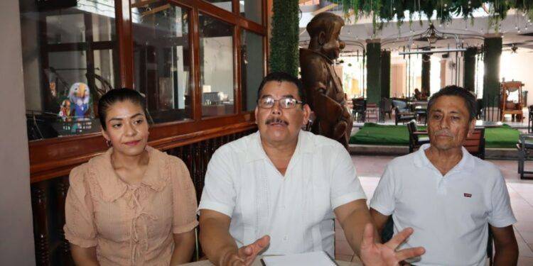 Respalda R21 a Raúl Morón ante citatorios de Fiscalía; exigen piso parejo en investigación y en proceso interno de Morena 1 La senadora Celeste Ascencio visita sede al PT Michoacán