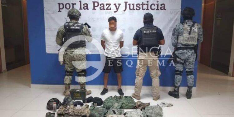 Decomisan Uniformes Militares En Narcotiendita De Zamora; Detienen A Desertor Del 17 Batallón