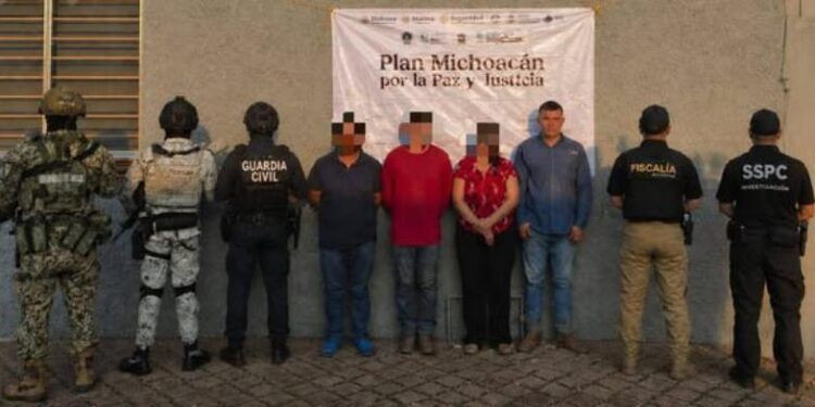 Decomisan Uniformes Militares En Narcotiendita De Zamora; Detienen A Desertor Del 17 Batallón
