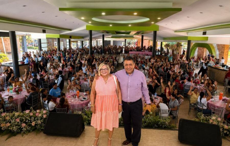 ¡Lluvia De Regalos Y Alegría! Diputado José Luis Cruz Conmueve A Las Madres De Apatzingán Con Un Festejo Inolvidable 1 Diputado Jose Luis Cruz Conmueve A Las Madres De Apatzingan B - El Día De Michoacán