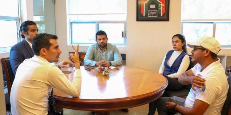 La senadora Celeste Ascencio visita sede al PT Michoacán