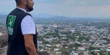 Francisco Aguilar Rodríguez, Síndico de Apatzingán, lidera acciones sin precedentes para llevar bienestar a la zona rural 5 Más de 100 mdp en canchas de fútbol 7: el gobierno apuesta a que el “Jalo Futbolero” frene balas