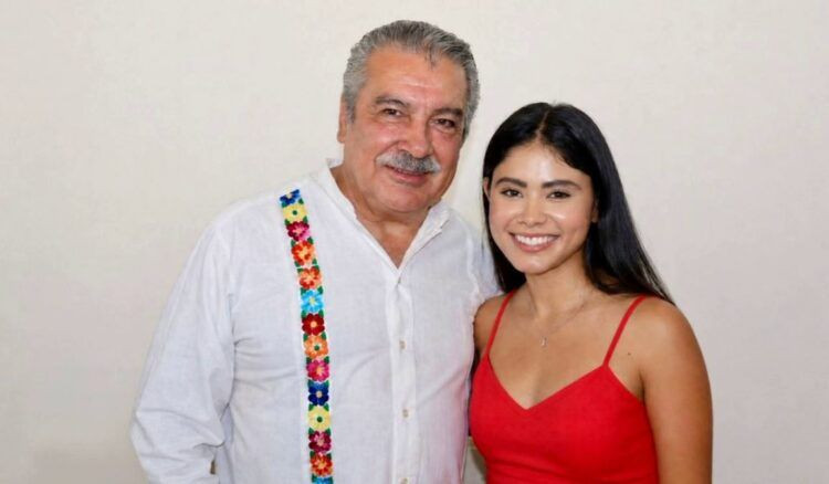 Raul Moron Paola Castaneda - El Día De Michoacán