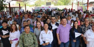 Con entusiasmo y cercanía, Fanny Arreola acerca servicios a la ciudadanía en la Feria "Territorios de Paz" 2 “Vamos escuela por escuela, con el corazón en la educación”: Iván Santamaría inicia entrega de material didáctico y deportivo en la región de Apatzingán