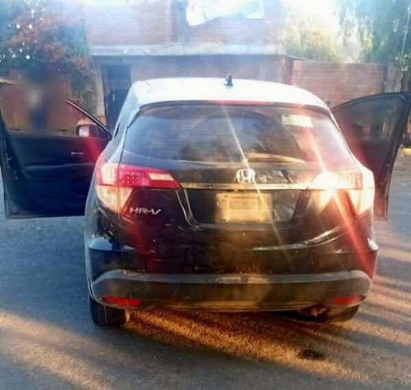 Dos Hombres Y Una Mujer Sin Vida Dentro De Vehiculo Patzcuaro - El Día De Michoacán