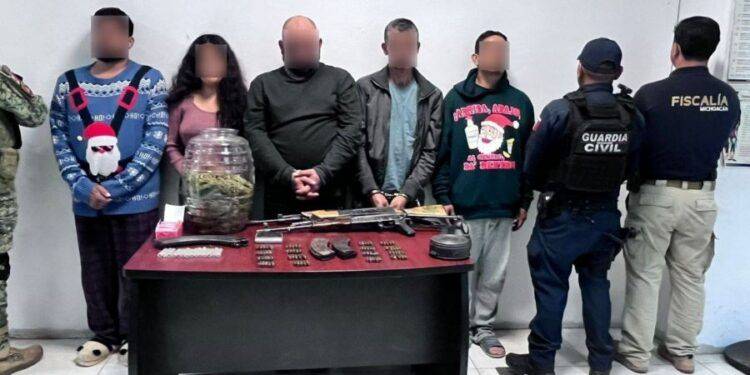 Operativo interinstitucional en Tancítaro deja 5 detenidos y 2 armas aseguradas 1 La senadora Celeste Ascencio visita sede al PT Michoacán