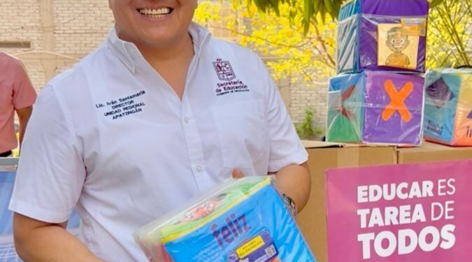 “Vamos escuela por escuela, con el corazón en la educación”: Iván Santamaría inicia entrega de material didáctico y deportivo en la región de Apatzingán