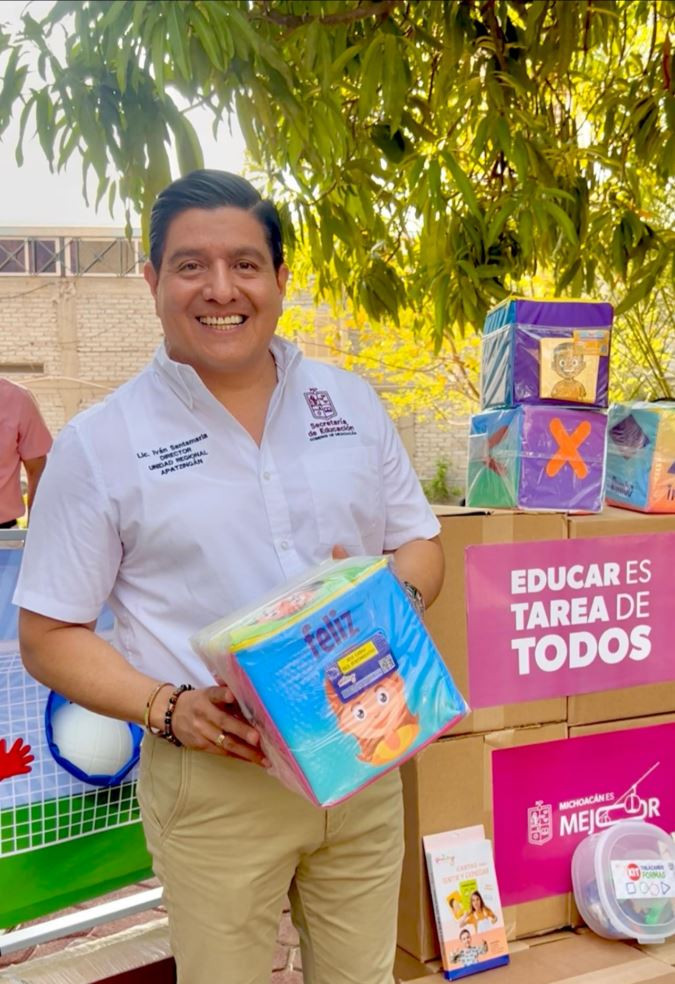 “Vamos escuela por escuela, con el corazón en la educación”: Iván Santamaría inicia entrega de material didáctico y deportivo en la región de Apatzingán 1 entrega de material didactico y deportivo en la region de Apatzingan 1 - El día de Michoacán
