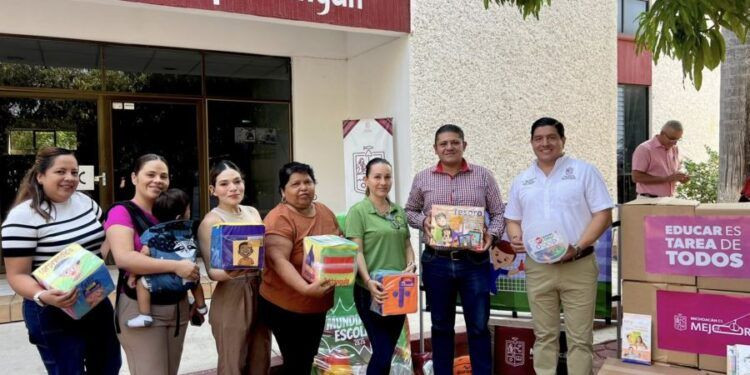 “Vamos escuela por escuela, con el corazón en la educación”: Iván Santamaría inicia entrega de material didáctico y deportivo en la región de Apatzingán