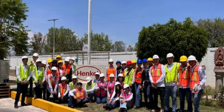 ¡GESTIÓN DE TALENTO! El Ingeniero Fidel Báez mueve fichas y logra que estudiantes del TecNM Apatzingán toquen la excelencia industrial en Henkel 1 La senadora Celeste Ascencio visita sede al PT Michoacán
