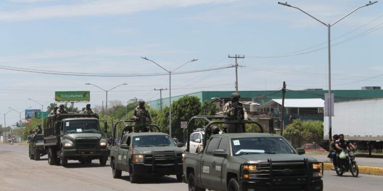 Refuerzo militar en Tierra Caliente: Arriban más de 300 elementos del Ejército Mexicano a Apatzingán