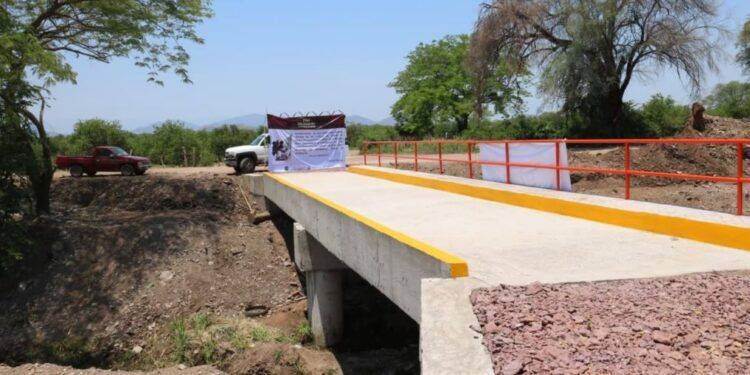 Gobierno de Apatzingán atiende de manera inmediata socavón en la colonia Babilonia