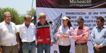 Gobierno de Apatzingán atiende de manera inmediata socavón en la colonia Babilonia
