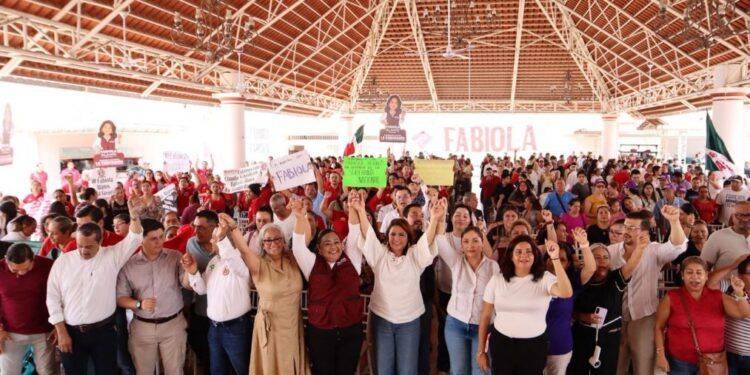 ¡Diputado José Luis Cruz Lucatero lleva la defensa de la soberanía hasta las calles de Apatzingán!