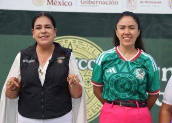 Fanny Arreola entrega cancha rehabilitada y reafirma que Apatzingán se juega el futuro en cada partido