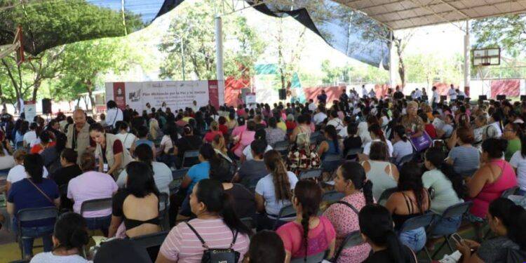 Fanny Arreola entrega más oportunidades para las mujeres: créditos a la palabra para impulsar el autoempleo