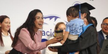 La educación transforma vidas: Fanny Arreola acompaña graduación del Instituto Tecnológico Superior de Apatzingán