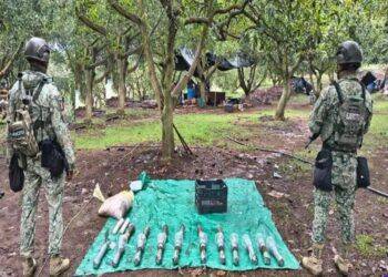 Ejército localiza e inhabilita narcocampamento en zona serrana de Cotija; aseguran explosivos y artefactos improvisados