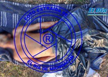 Abandonan cadáver embolsado en Parácuaro