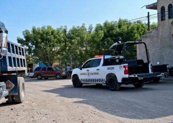 Localizan cadáver con huellas de violencia sobre la en El Varillero de Apatzingán