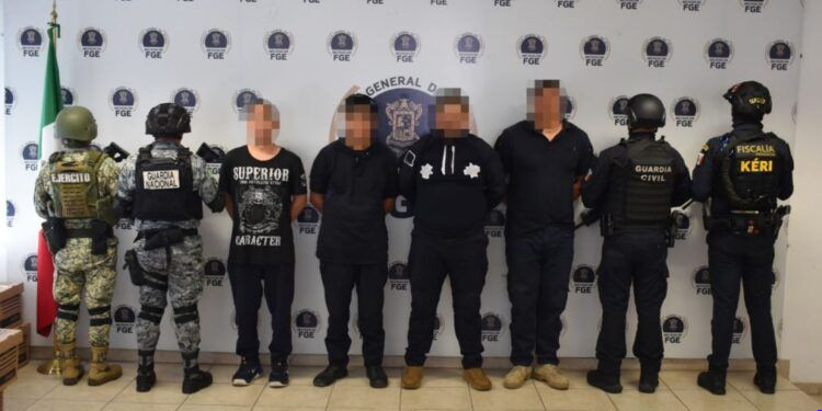 Detiene FGE a mando y dos policías de José Sixto Verduzco, así como a un civil