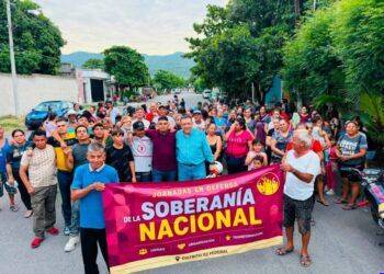 ¡MANO FIRME Y MENSAJE CLARO! José Luis Cruz visita la colonia Independencia con información de la derecha globalista