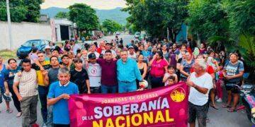 ¡MANO FIRME Y MENSAJE CLARO! José Luis Cruz visita la colonia Independencia con información de la derecha globalista