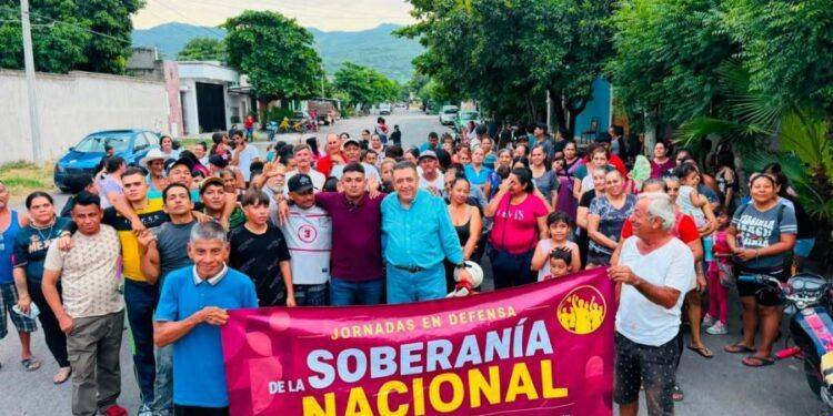 ¡MANO FIRME Y MENSAJE CLARO! José Luis Cruz visita la colonia Independencia con información de la derecha globalista