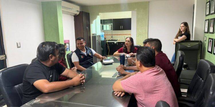 ¡MANO FIRME Y MENSAJE CLARO! José Luis Cruz visita la colonia Independencia con información de la derecha globalista