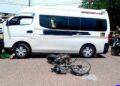 Motociclista muere al ser arrollado por una combi en Las Guacamayas