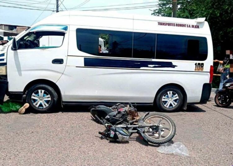 Motociclista muere al ser arrollado por una combi en Las Guacamayas