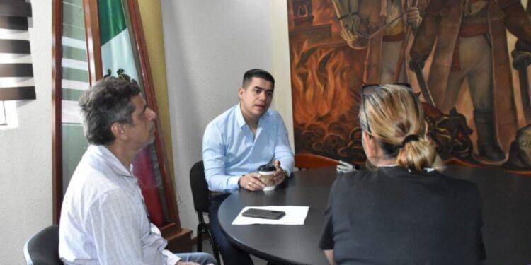 ¡MANO FIRME Y MENSAJE CLARO! José Luis Cruz visita la colonia Independencia con información de la derecha globalista