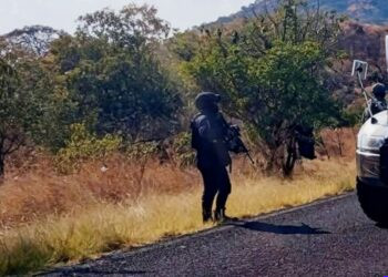 Operativo de seguridad deriva en enfrentamiento armado en la carretera a Acahuato de Apatzingán; saldo blanco, sin detenidos
