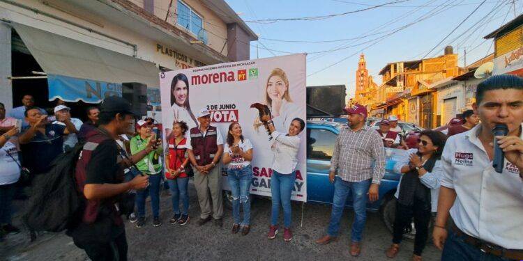 ¡MANO FIRME Y MENSAJE CLARO! José Luis Cruz visita la colonia Independencia con información de la derecha globalista