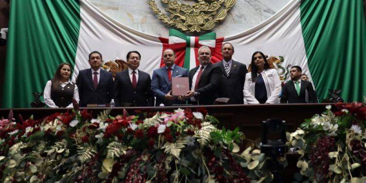 Bedolla presume 31 mil mdp en obra pública y reduce homicidios en su 5° Informe
