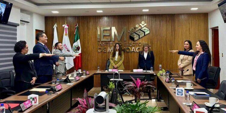Rinden protesta nuevas consejeras y consejeros del IEM